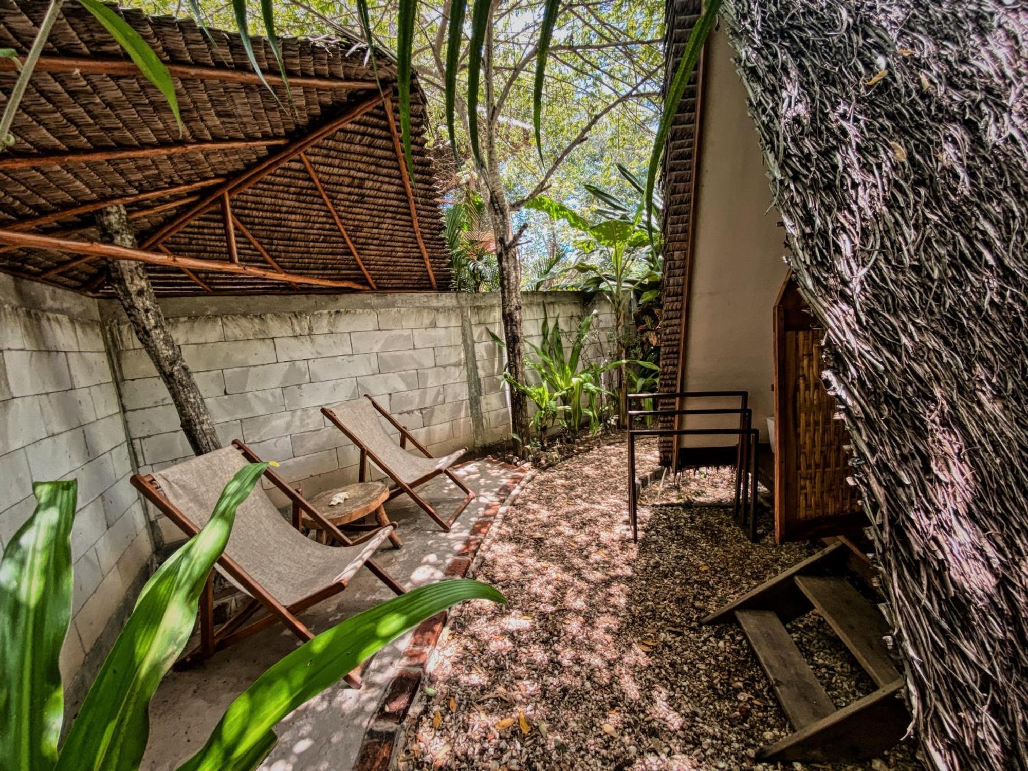 Basa-Basi Lodge Karimunjawa Exterior foto