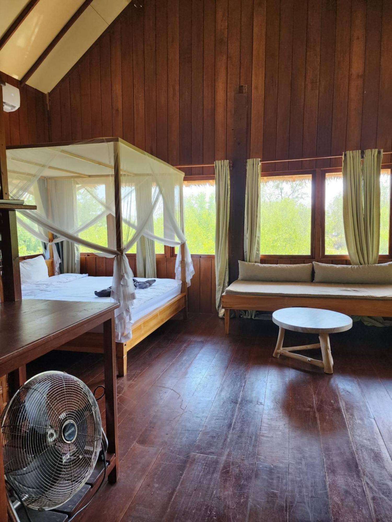 Basa-Basi Lodge Karimunjawa Exterior foto